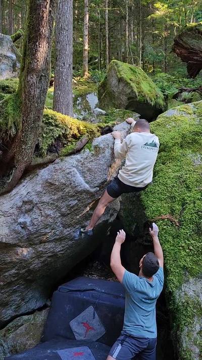 Undergrowth v5, Squamish - Beta Video from CarsonClimbs