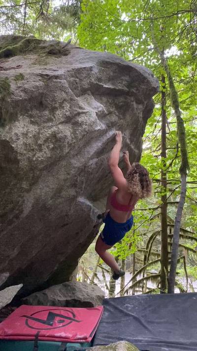 Tyler's Cave Low v4, Squamish - Beta Video from jenhutten