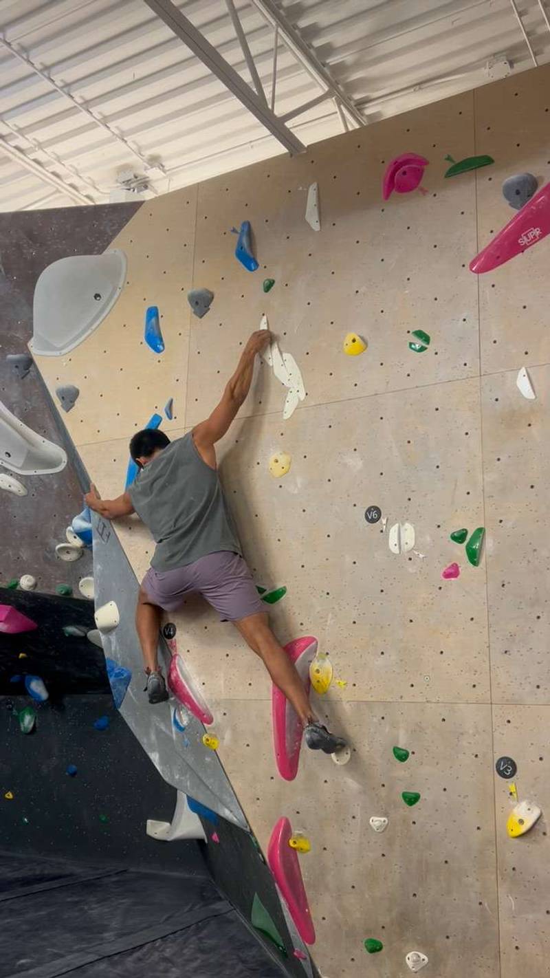 White v6, Hogtown Boulders - Beta Video from ledami