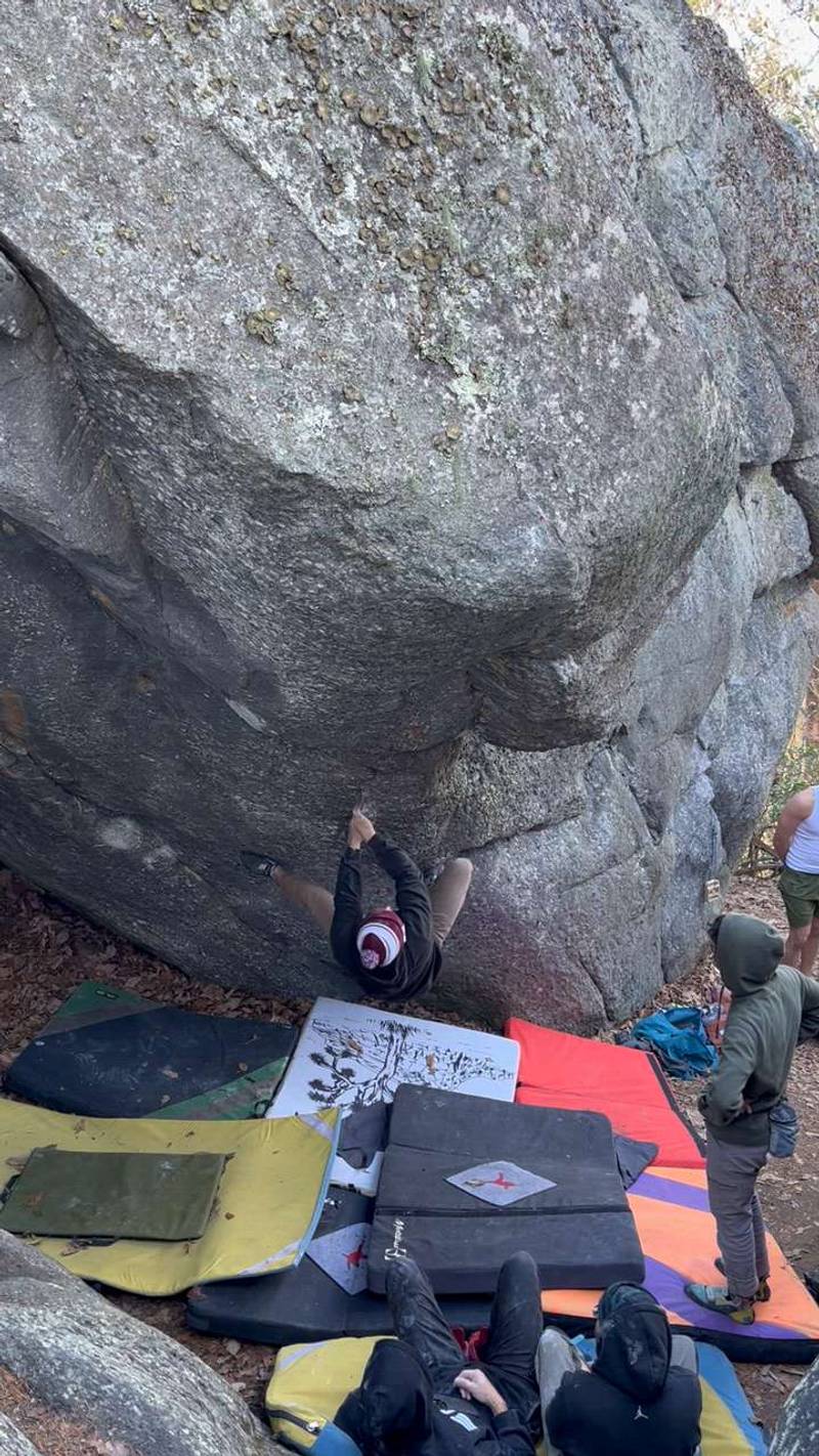 Black Hole v6, Dixon School Road - Beta Video from RyClimbGuy95