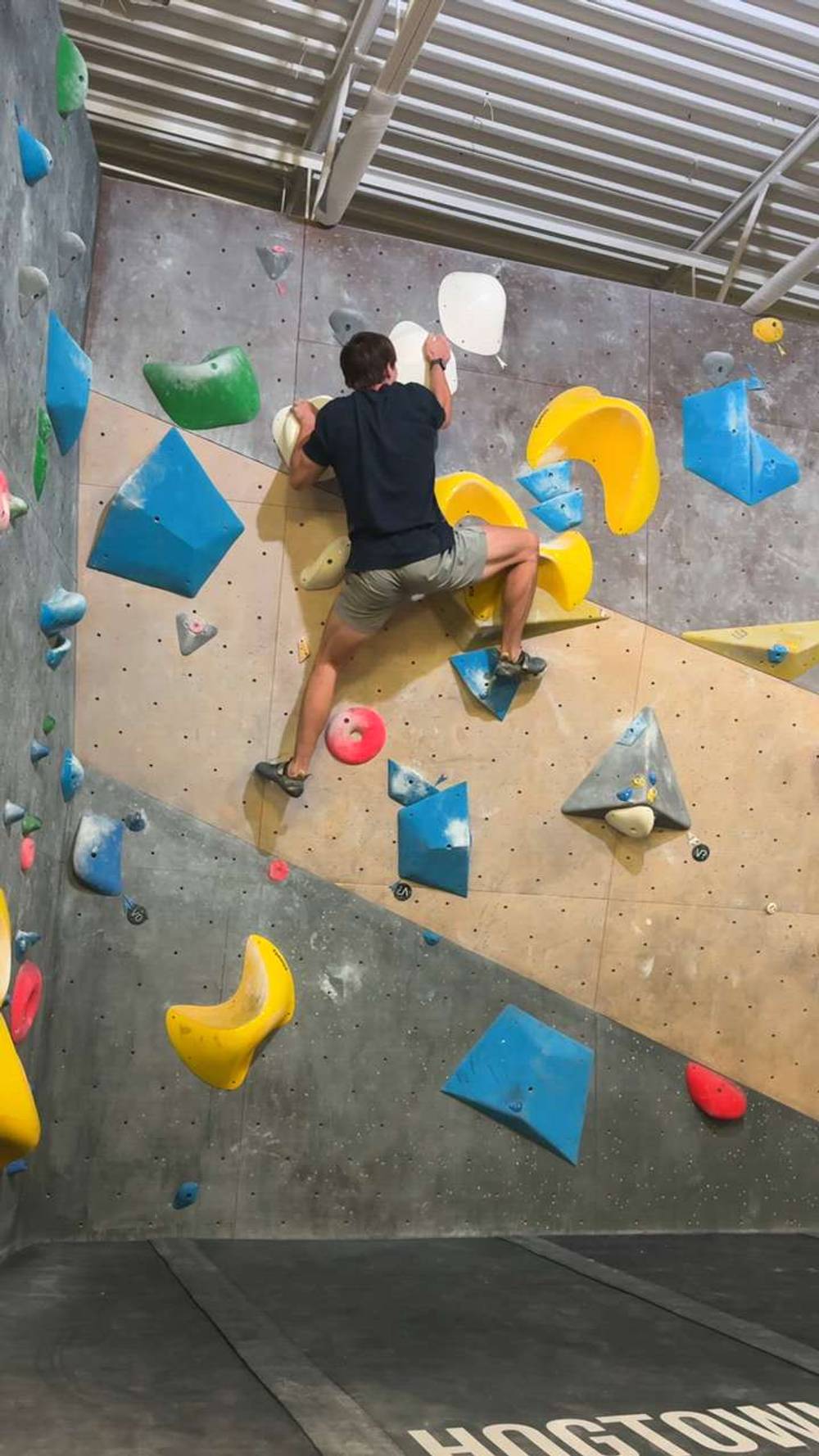 White v5, Hogtown Boulders - Beta Video from Palm.Drop