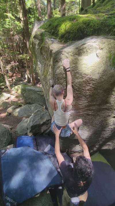 American Gigolo v3, Squamish - Beta Video from climbthatdee