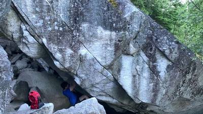 Black Hole v11, Squamish - Beta Video from DillonBoulderingBreakdown