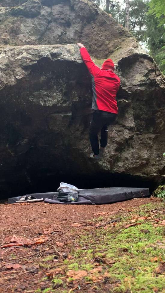 Restless v3, Comox Lake - Beta Video from Bouldering_Bushido