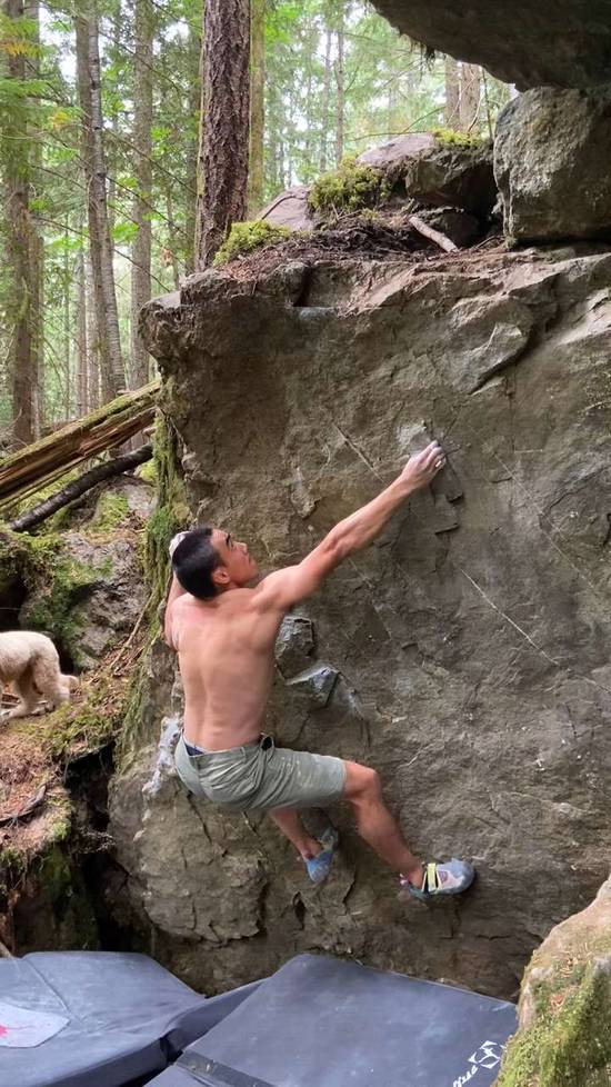 Muffin Top v3, Comox Lake - Beta Video from Bouldering_Bushido