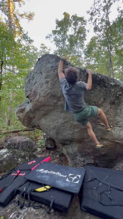 Dead head Traverse v5, Hospital Boulders - Beta Video from russell7pierce
