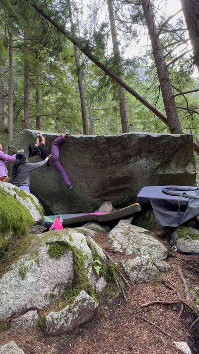Lip-Smack Traverse v4, Squamish - Beta Video from Jol3s