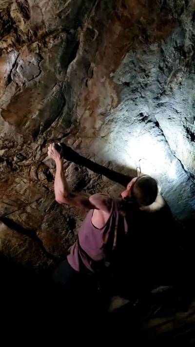 Gin and Seven v7, New River Gorge - Beta Video from VertCoachty