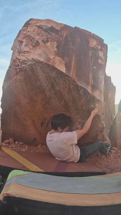 Square Arete Low v7, Red Rock - Beta Video from TinyDynos