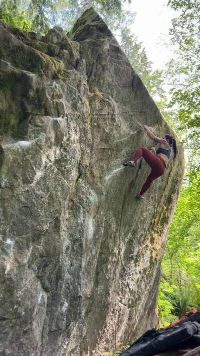 World's Best Boulder Problem v4, Squamish - Beta Video from mountainmarie