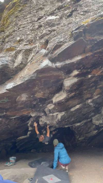 Schist Cave v10, Leavenworth - Beta Video from awclimbe86