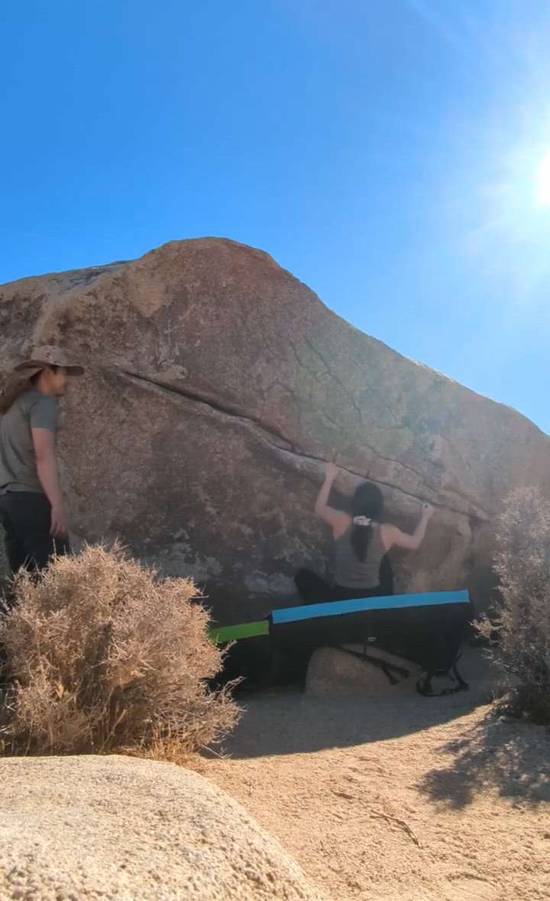 Small World v0, Joshua Tree - Beta Video from bouldering_dumpling