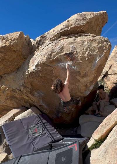 Igneous Ambiance v7, Joshua Tree - Beta Video from FrogClimbz