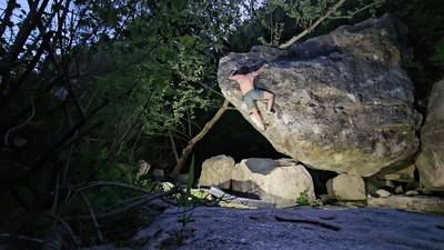 Southeast Arete (AKA WP Arete) v8, Barton Creek Greenbelt - Beta Video from ptrgeorge