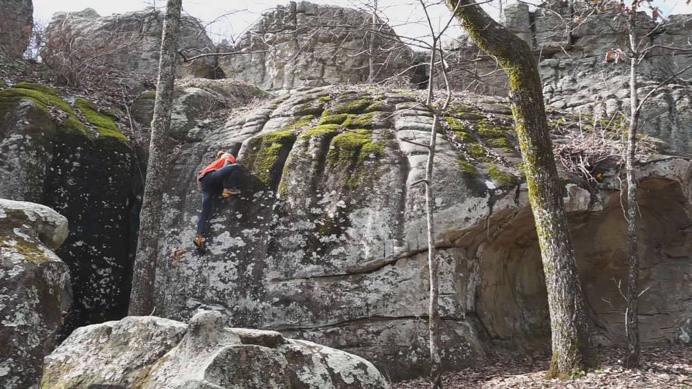 Seis v6, Hospital Boulders - Beta Video from jacobtimpa