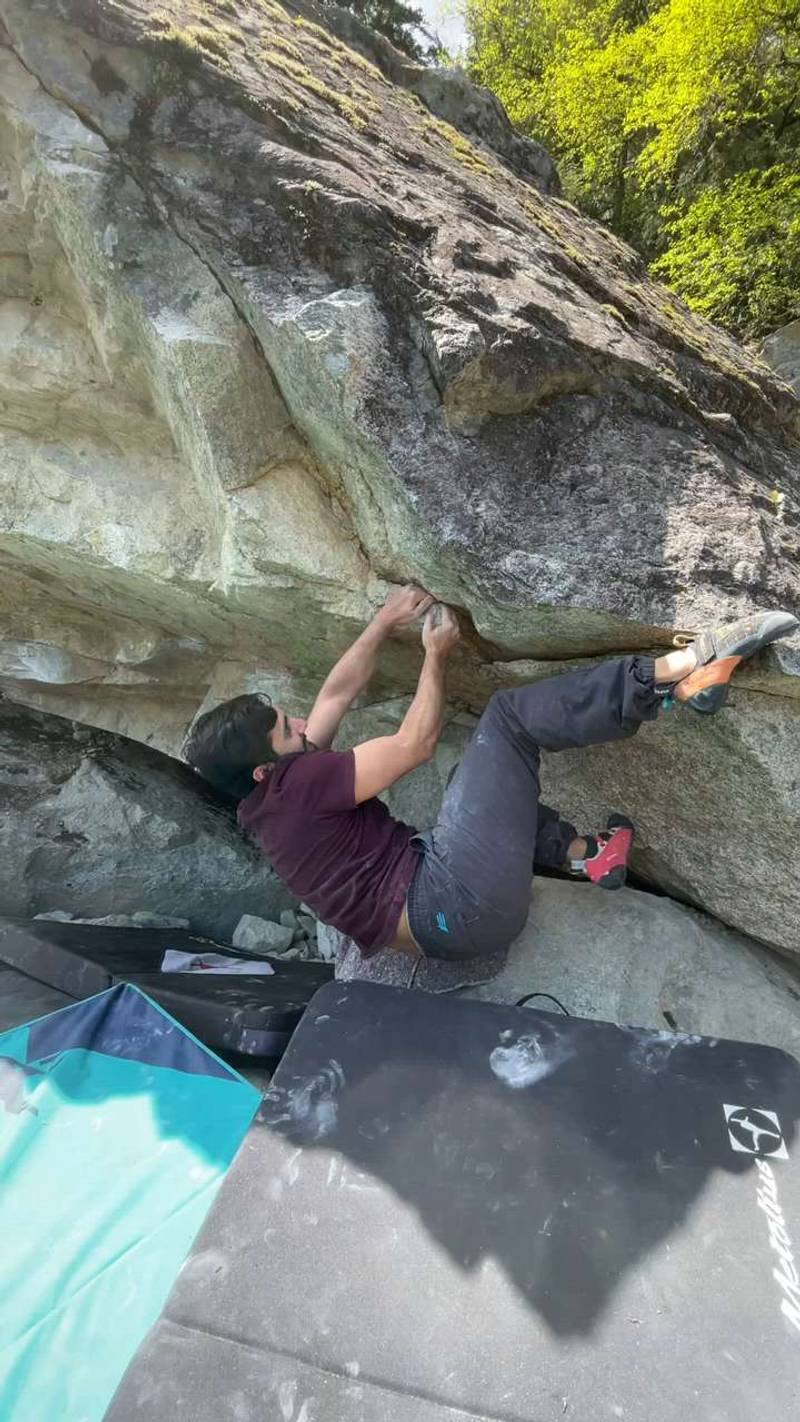 Urban Scrawler v4, Fraser Valley - Beta Video from carlo.climbs