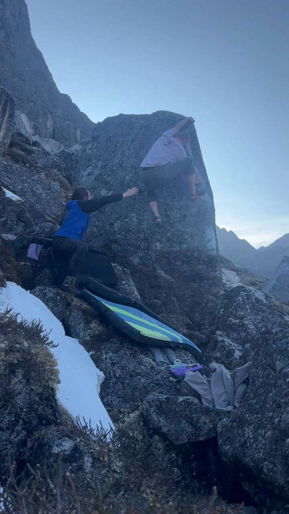 Ride the Line v8, Hatcher Pass - Beta Video from LousyClimber