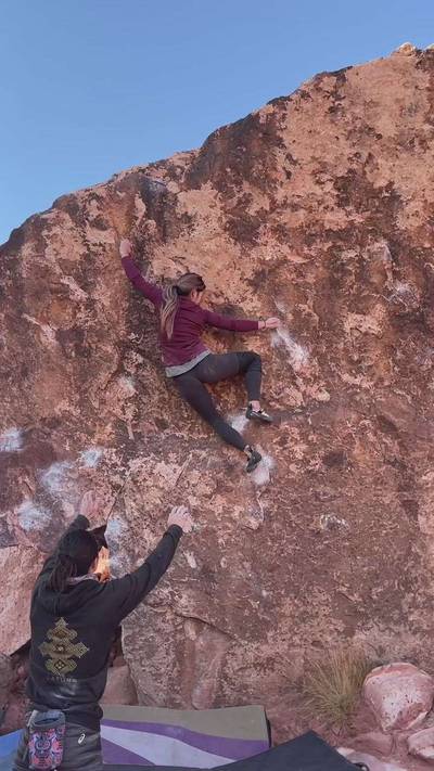 Kraft Dinner Right v7, Red Rock - Beta Video from annaclimbing