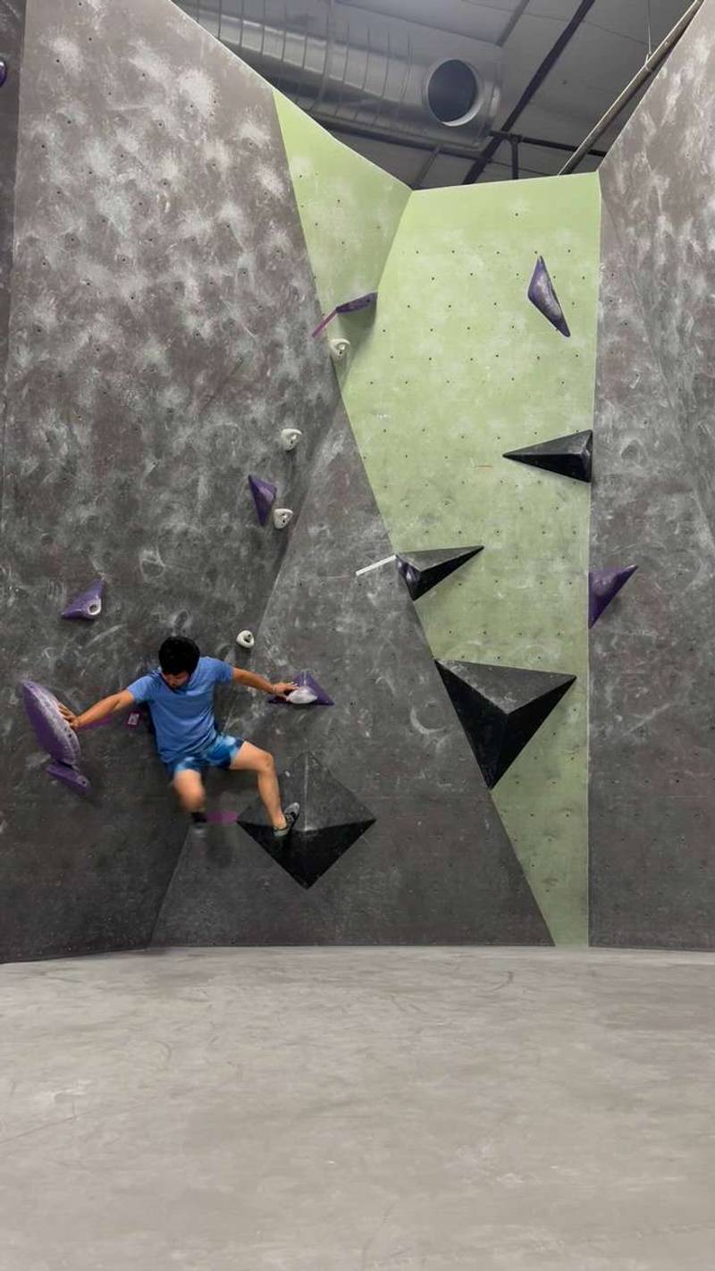 Purple Medium Feature, v5, Black Rock Bouldering Gym - Beta Video from Cheng_bouldering