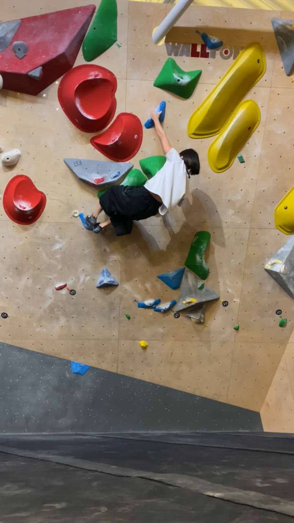 Blue v5, Hogtown Boulders - Beta Video from natapoke
