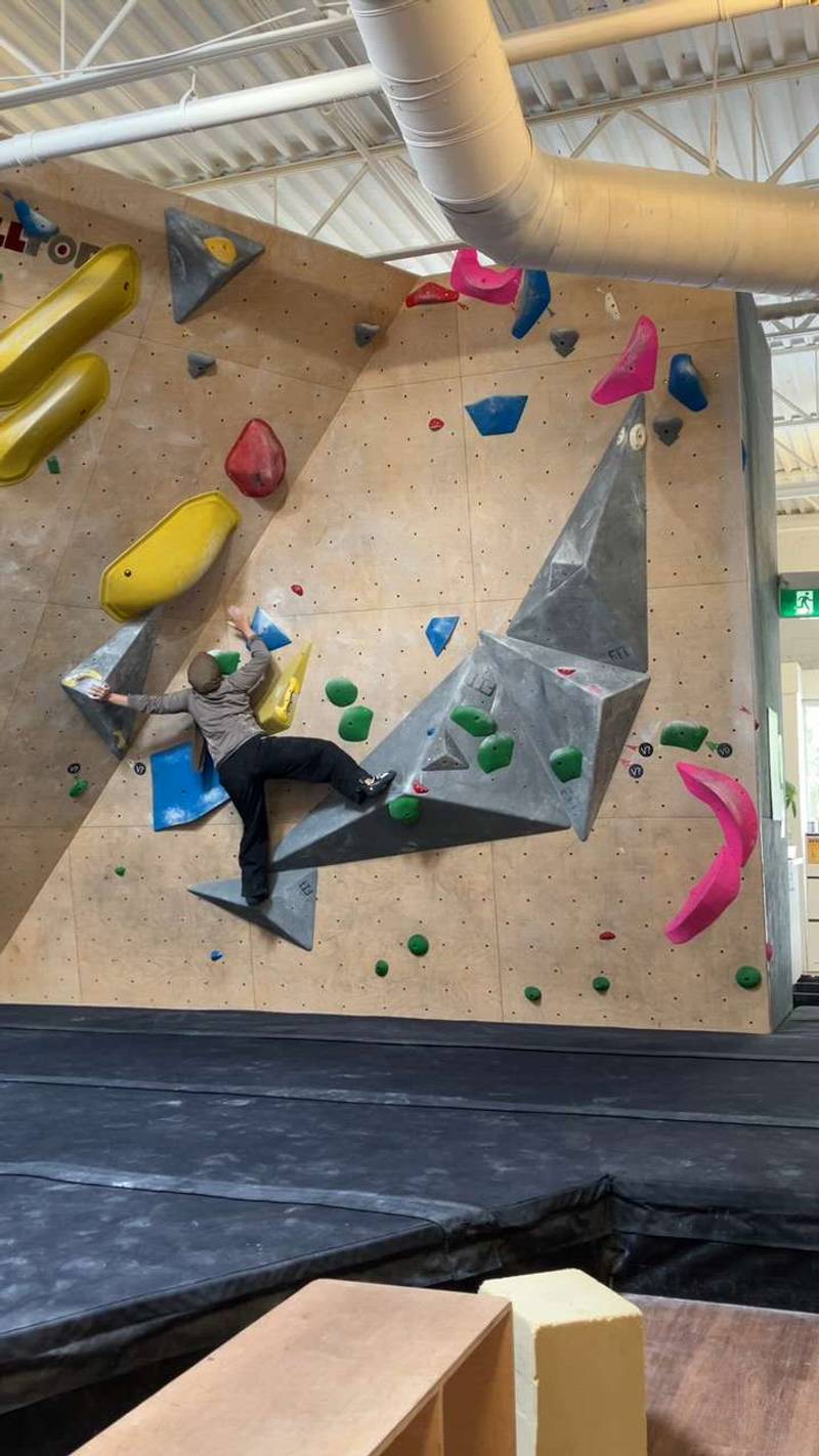 White v6, Hogtown Boulders - Beta Video from amanah
