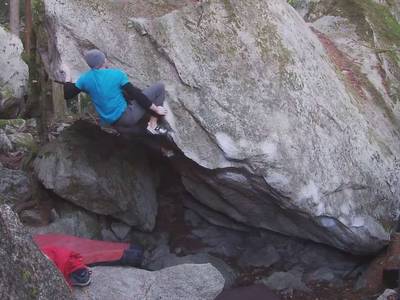 Worm World Cave v9, Squamish - Beta Video from LukeZimmerman