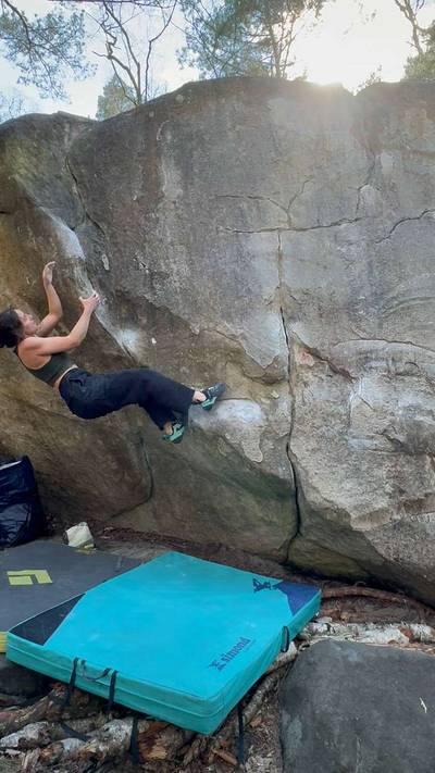 Le Casse-Dalle assis v6, Fontainebleau - Beta Video from lilfootcut