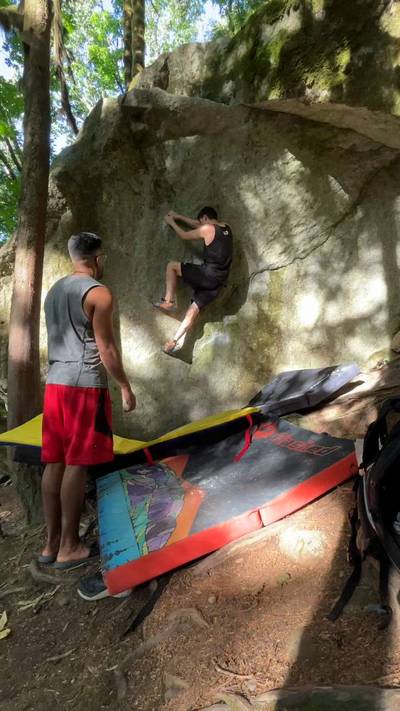 Tyler's Dihedral v3, Squamish - Beta Video from mattfischerclimbs