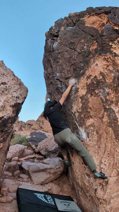 Put Your Shoes On Arete v3, Red Rock - Beta Video from mijia_climbs