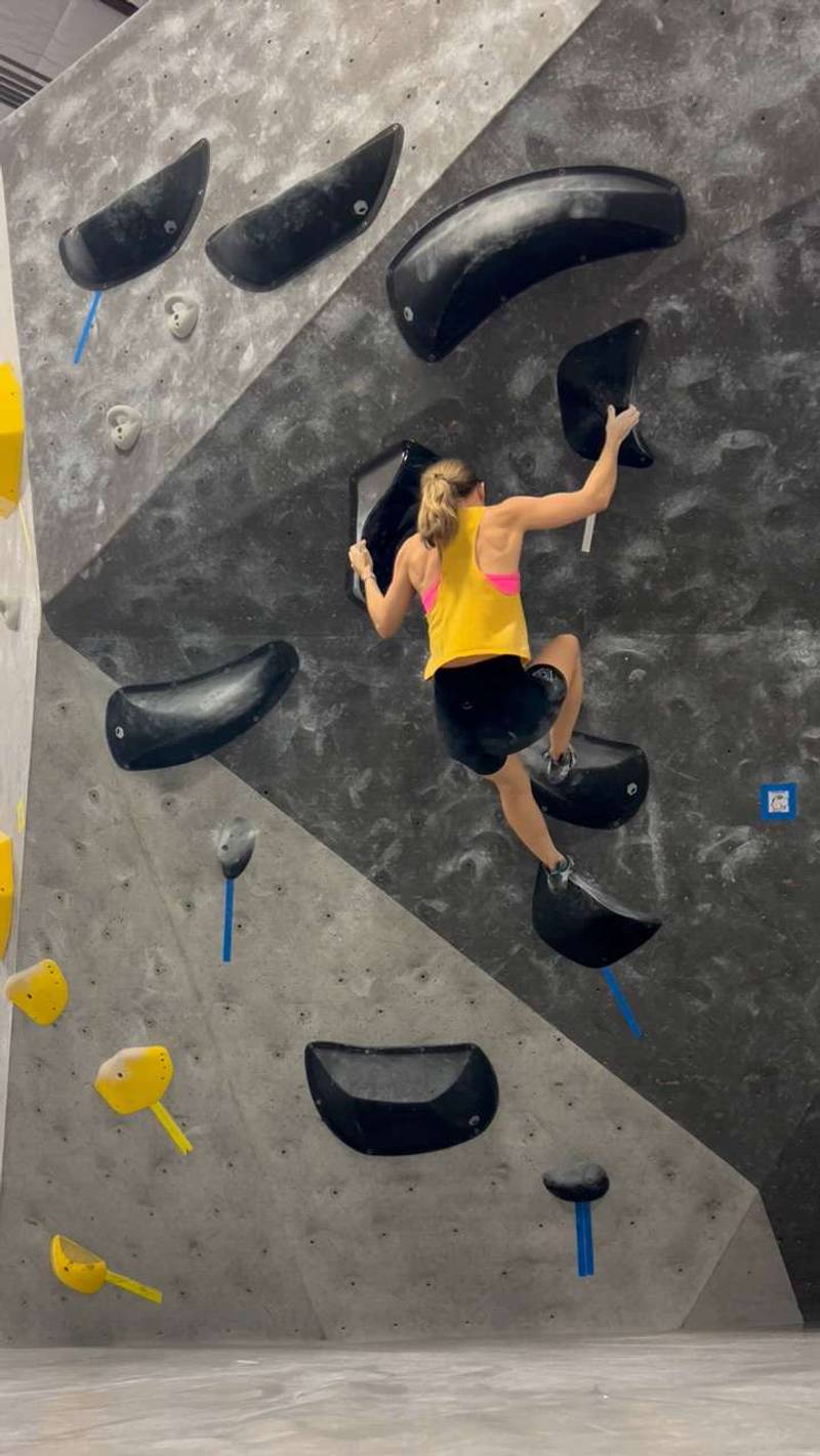 Black Medium, Boulder, Black Rock Bouldering Gym - Beta Video from Maperr