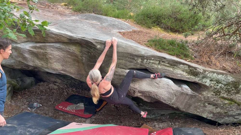 La traversée de magic bus (droite) v4, Fontainebleau - Beta Video from eraserhead77