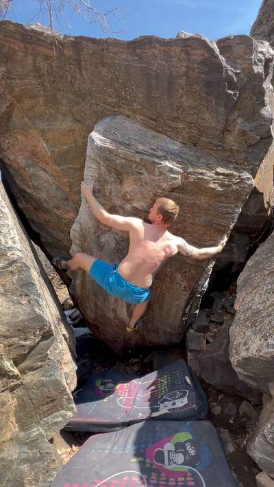 Fridge With No Name Low v7, Clear Creek Canyon - Beta Video from markclimbsstuff
