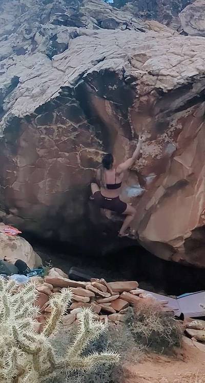 The Sting v4, Red Rock - Beta Video from lalaclimbs