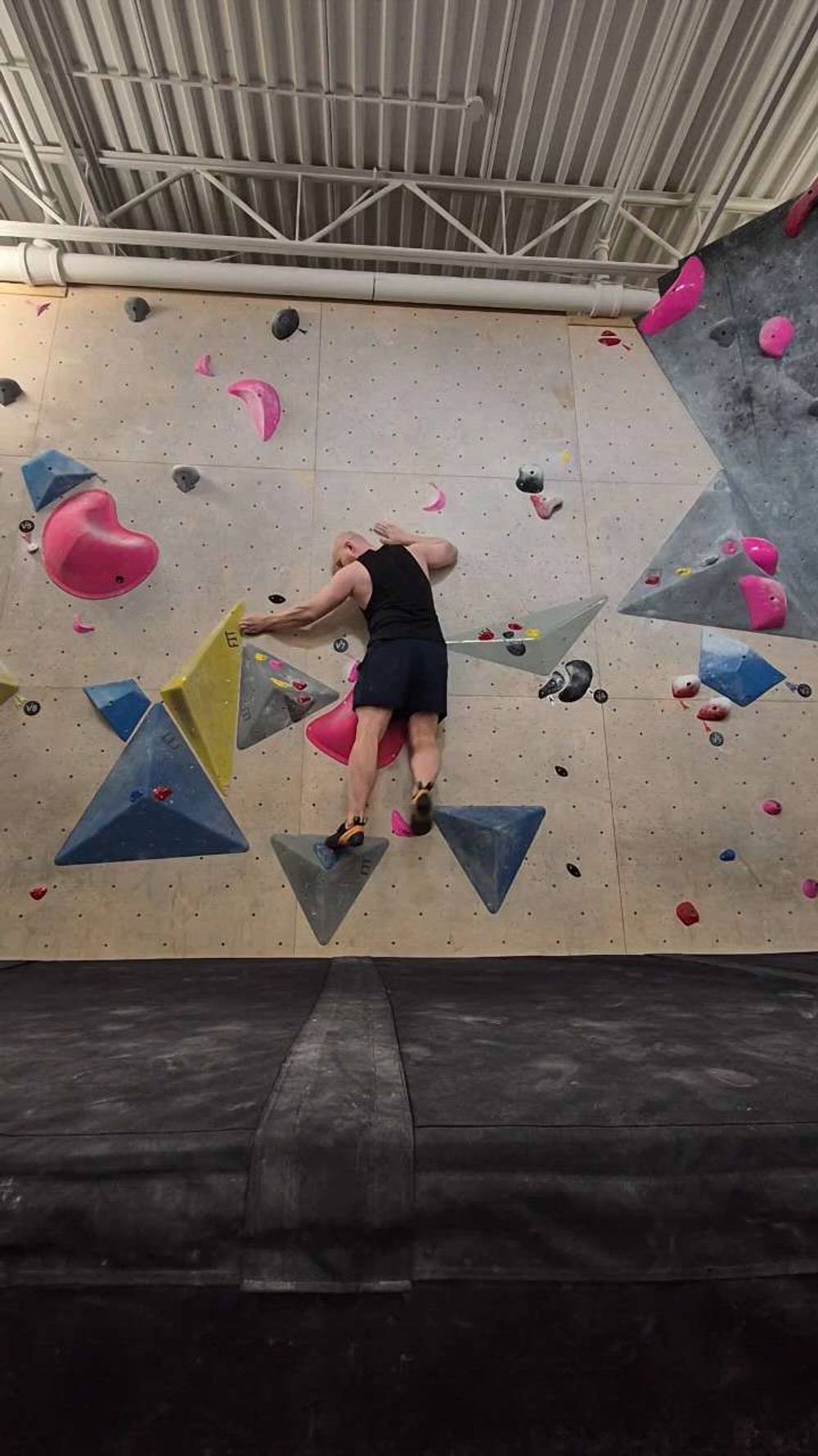 Blue v2, Hogtown Boulders - Beta Video from philtered_phitness
