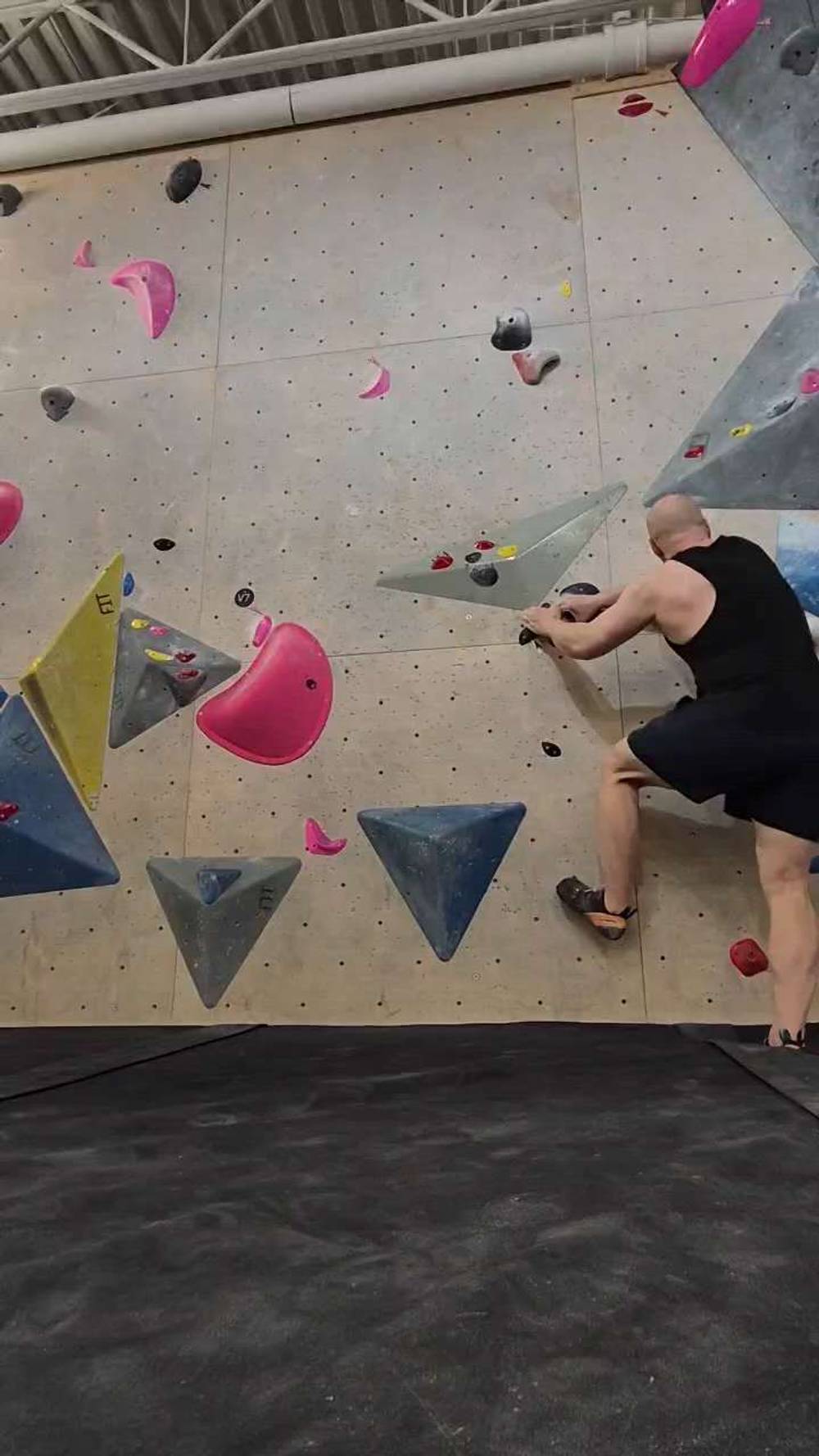 Black v4, Hogtown Boulders - Beta Video from philtered_phitness