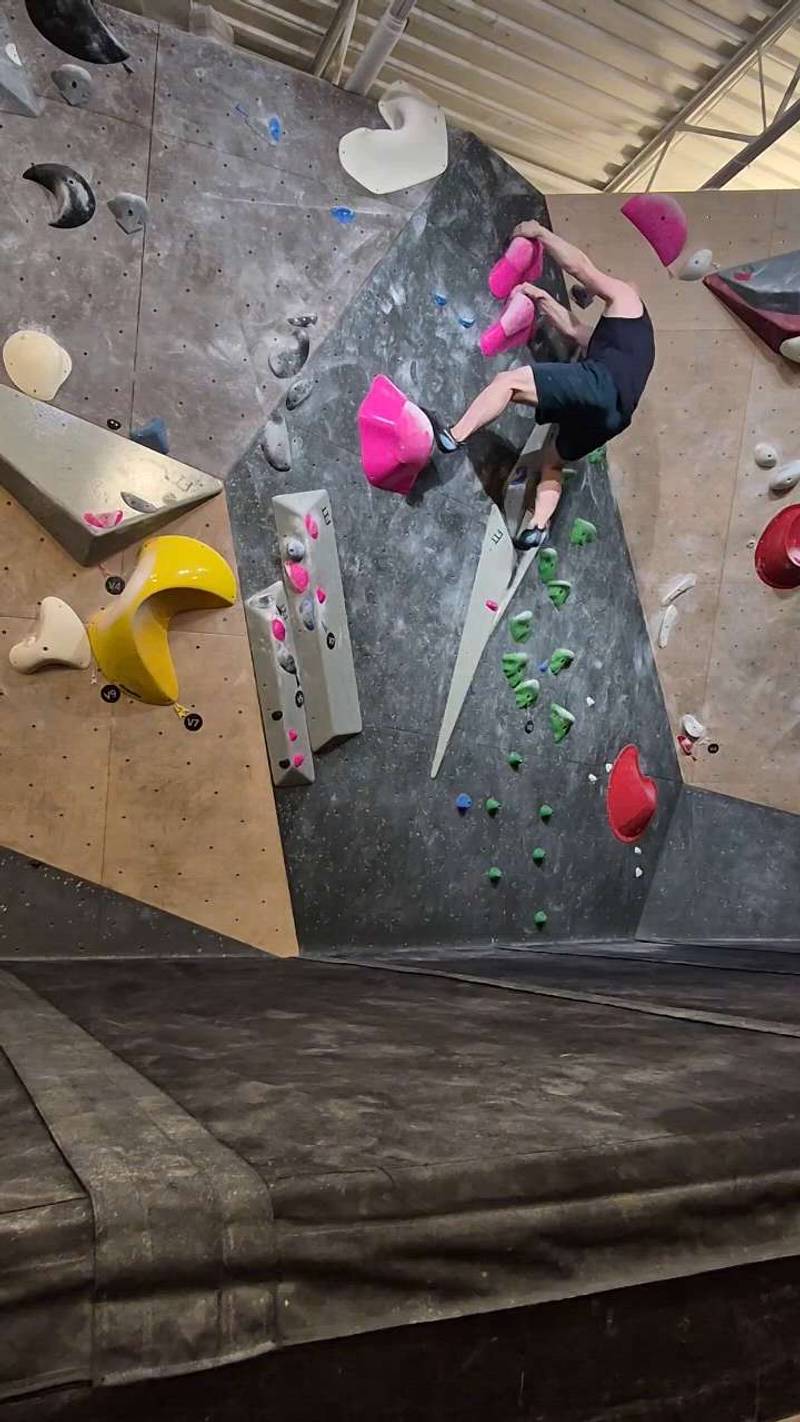 Pink v4, Hogtown Boulders - Beta Video from philtered_phitness