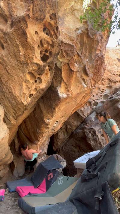 bottoms up v7, Hueco Tanks - Beta Video from 44