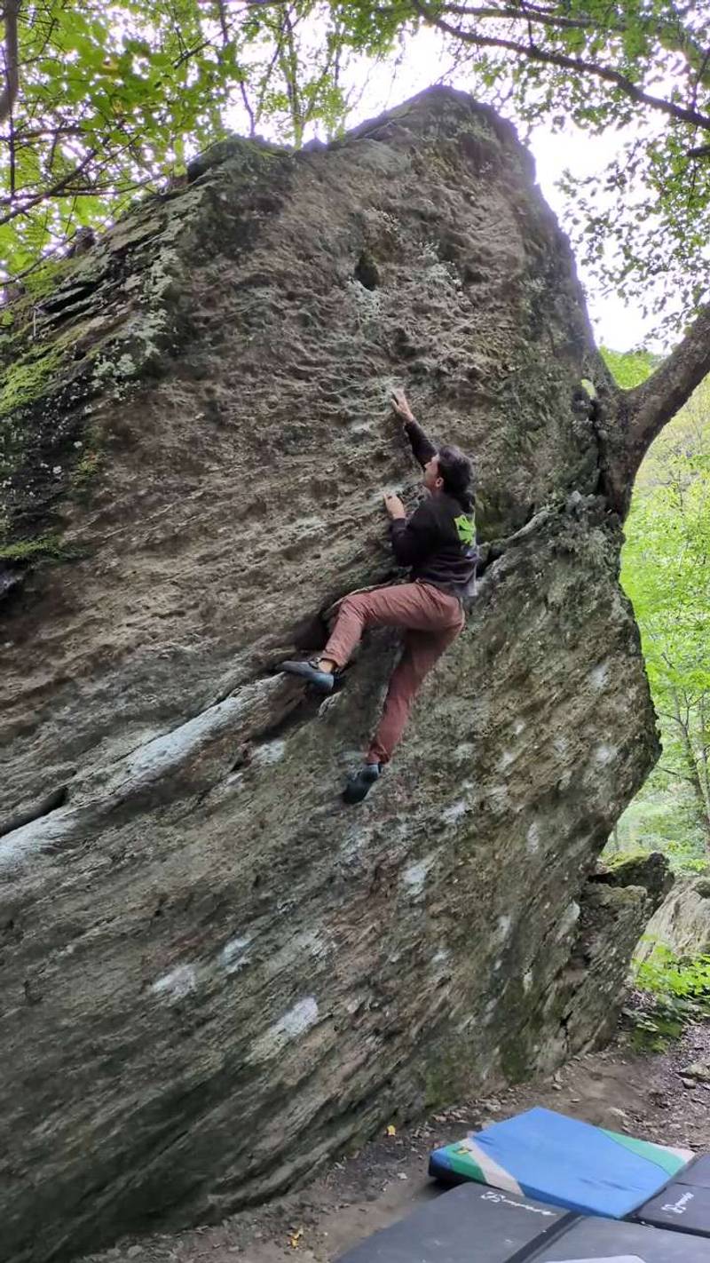 The Roots Low v5, Smugglers' Notch - Beta Video from capt.adventurepants