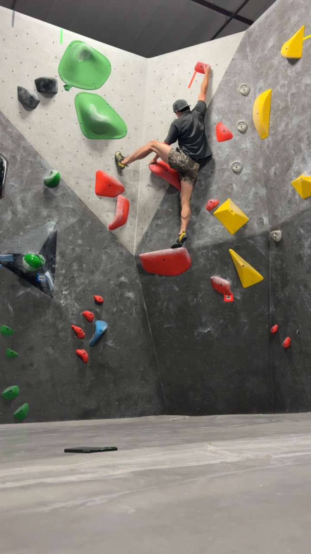 Orange v2, Black Rock Bouldering Gym - Beta Video from No_Wurrys