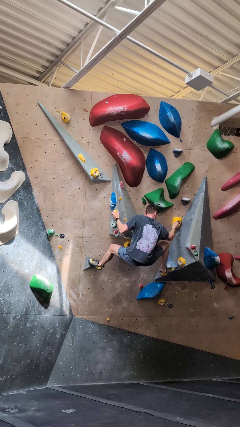 Yellow v6, Hogtown Boulders - Beta Video from TacoBear