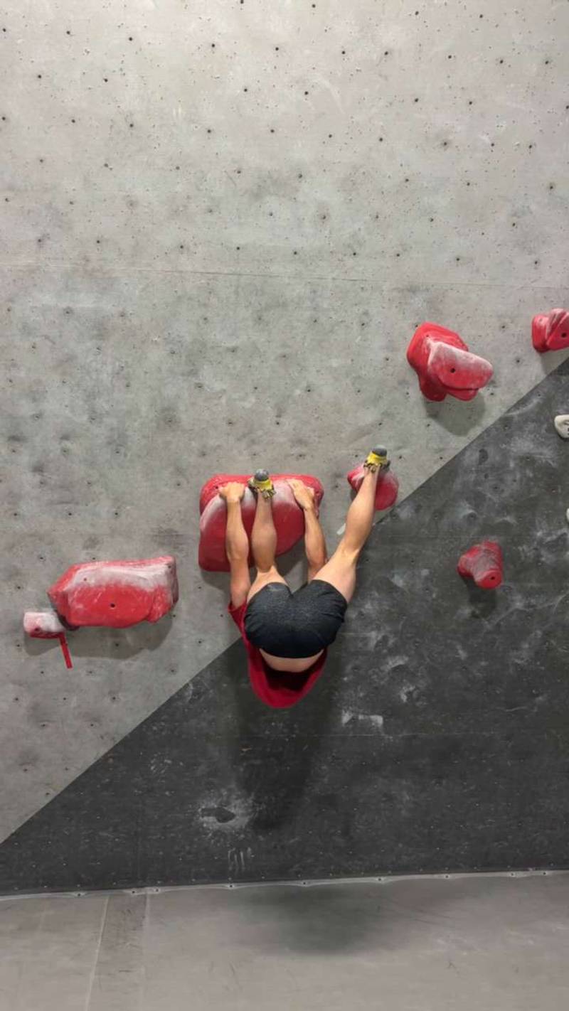 Red Easy Feature, v3, Black Rock Bouldering Gym - Beta Video from No_Wurrys