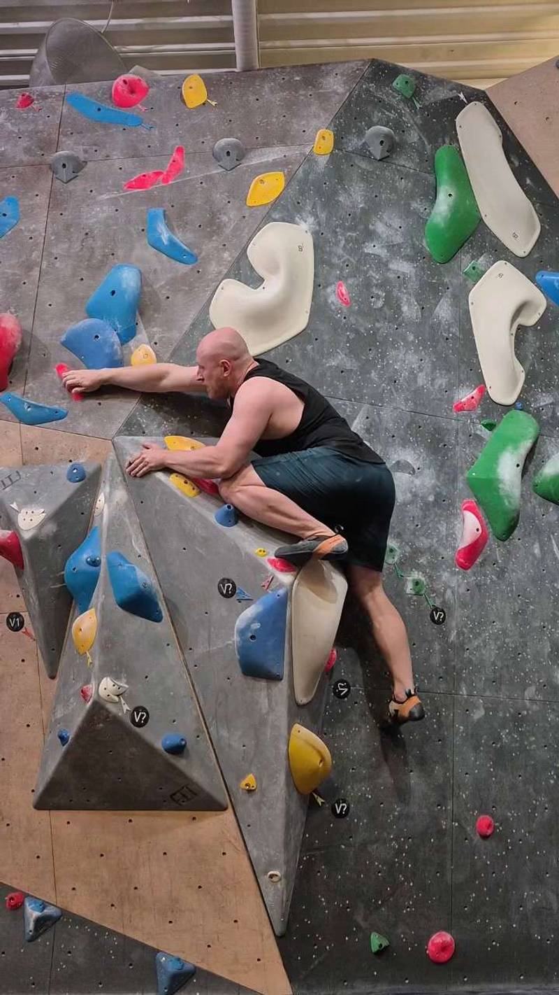 Pink v4, Hogtown Boulders - Beta Video from philtered_phitness