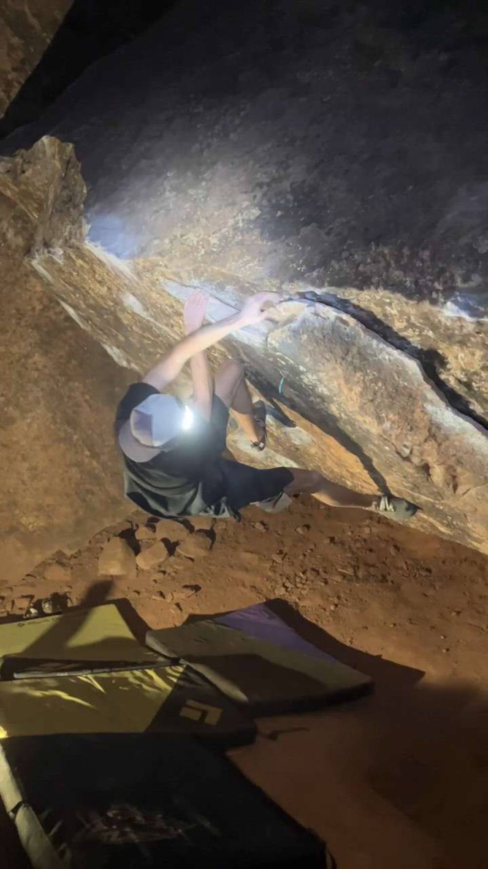 Cloaca Stand v10, Moe's Valley - Beta Video from KelsonGrant