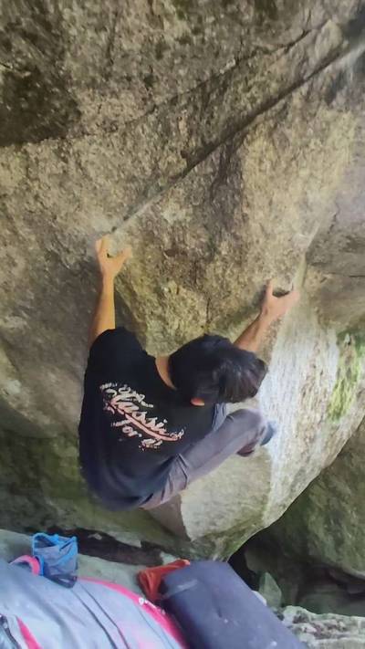 No Troublems v10, Squamish - Beta Video from RobertoD
