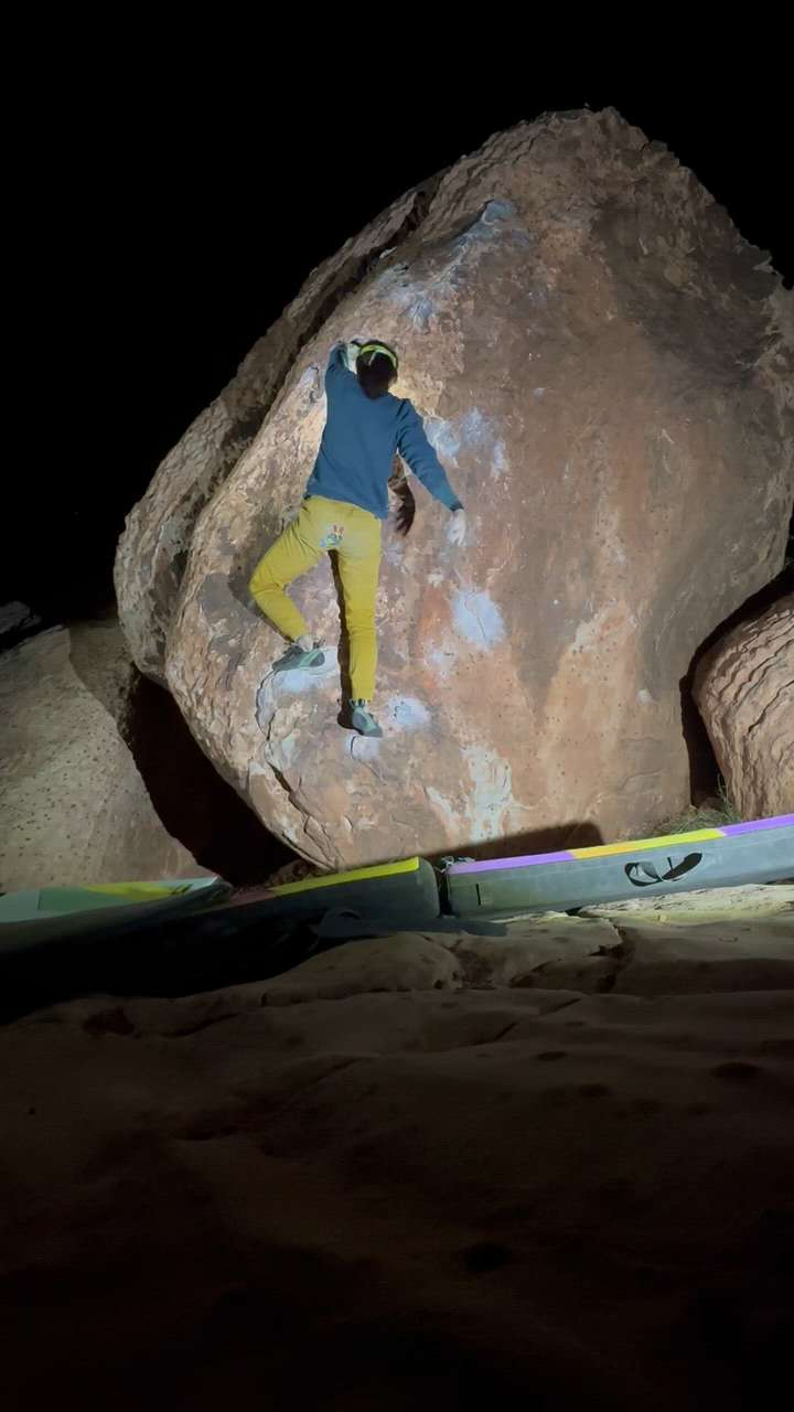 Monkey Bar Right v6 Kraft, Red Rock Bouldering Watch Beta Videos