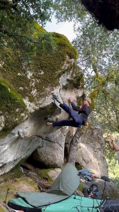 Way Dubious Contortionist v5, Castle Rock State Park - Beta Video from ericps