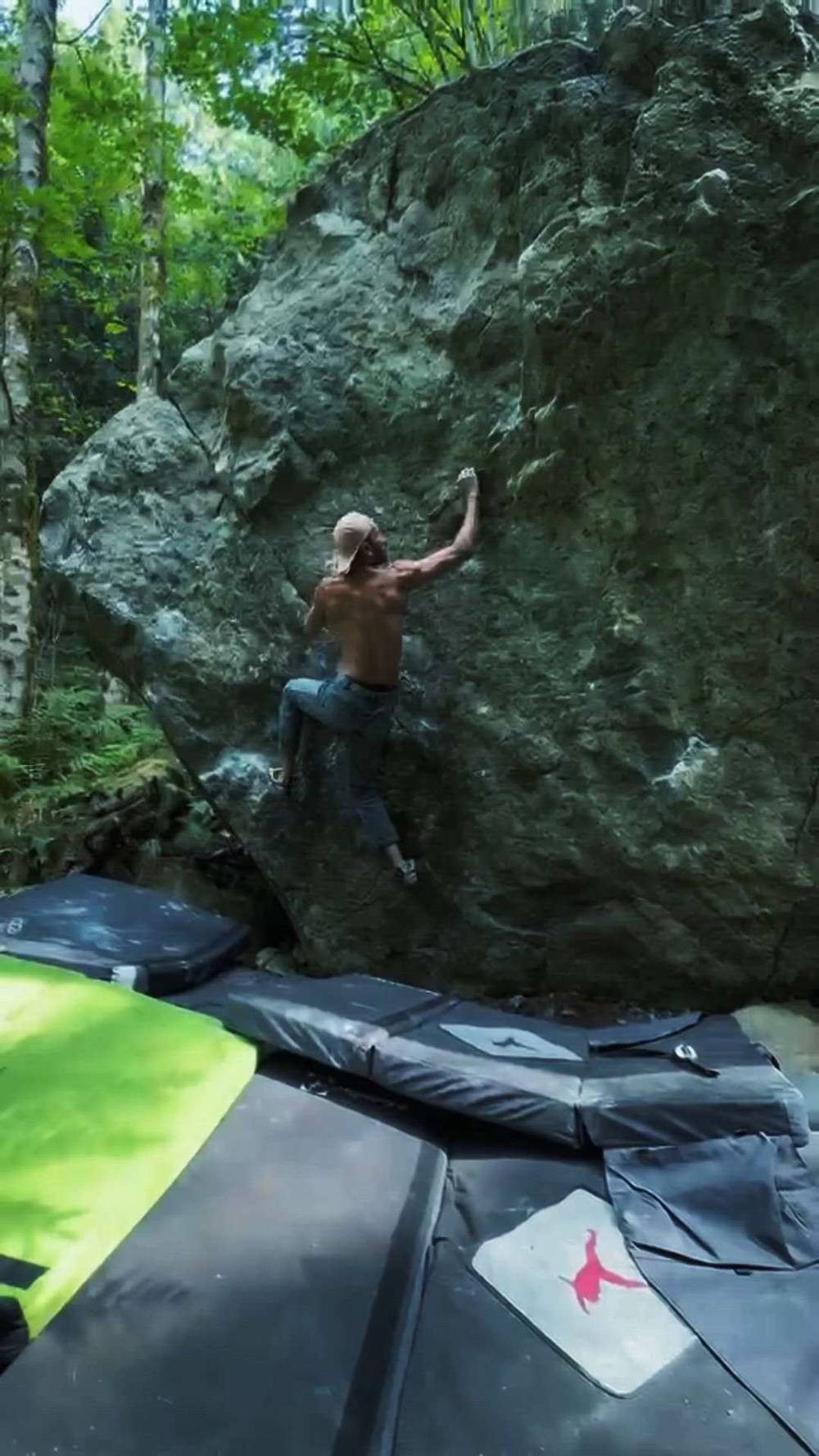50 shades of dab v7, Squamish - Beta Video from thesoloclimber