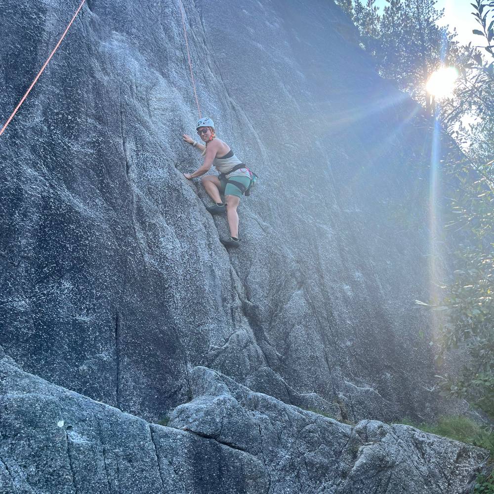 Catch Me 5.10a, Squamish - Beta Video from SendySara
