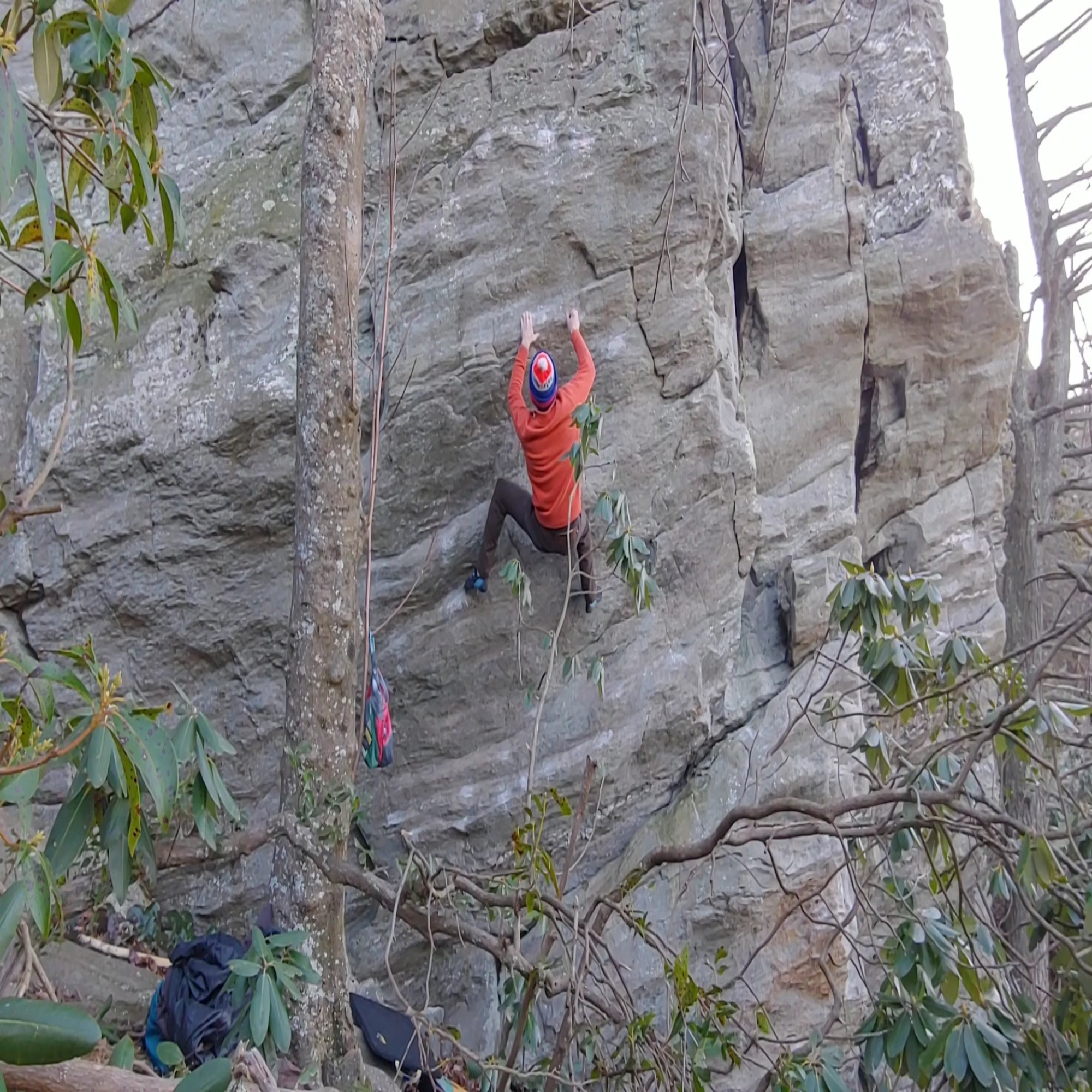 Climbing Beta video of climbers on No Strings v7 in Moore's Wall with undefined beta videos in KAYA, the climber's app - where climbers can log and track their ascents, progress, and connect with their local gym and outdoor climbing community.
