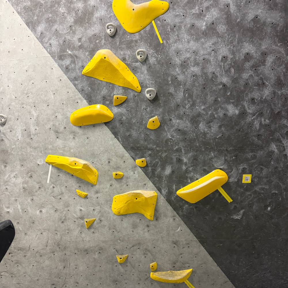 Yellow Easy Feature, Boulder, Black Rock Bouldering Gym - Beta Video from lewisaclark272